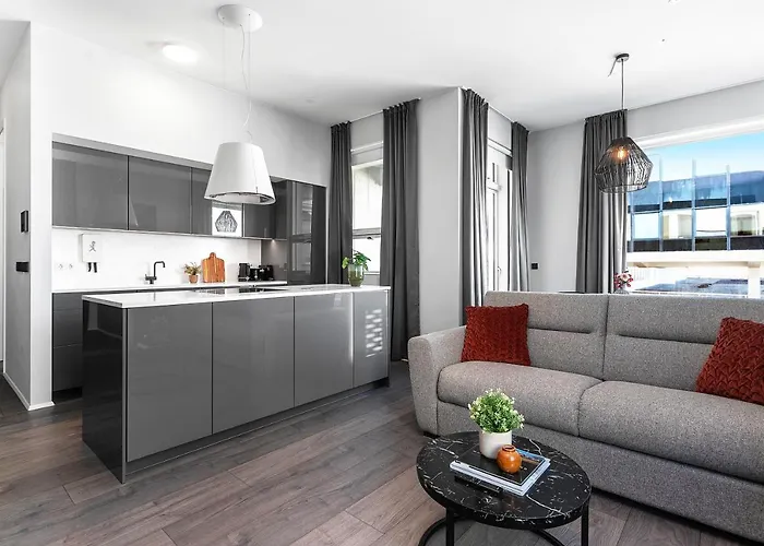 Modern Downtown Apartment - Harbour View
